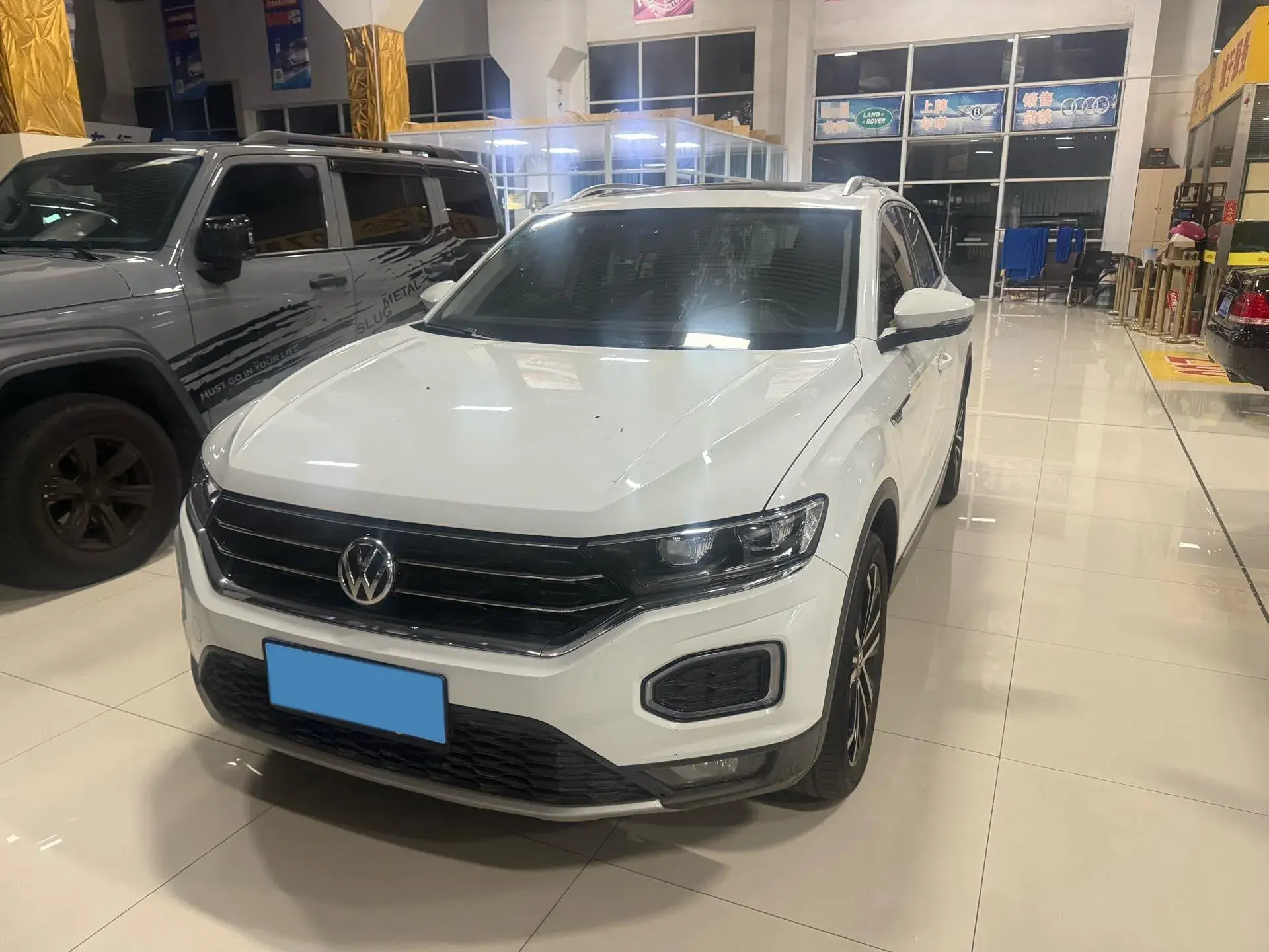 2020 VOLKSWAGEN T-ROC thumbnail 2