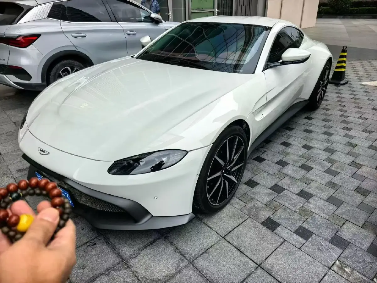 2018 Aston Martin V8 Vantage 4.0T 510HP V8 8AT