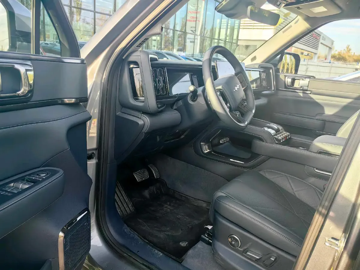 2025 FangChengBao Bao 5 1.5T 194HP L4 E-CVT PHEV 31.8KWH,autocango,china used car exporter,china ev exporter,chinese used car exporter,chinese used ev exporter