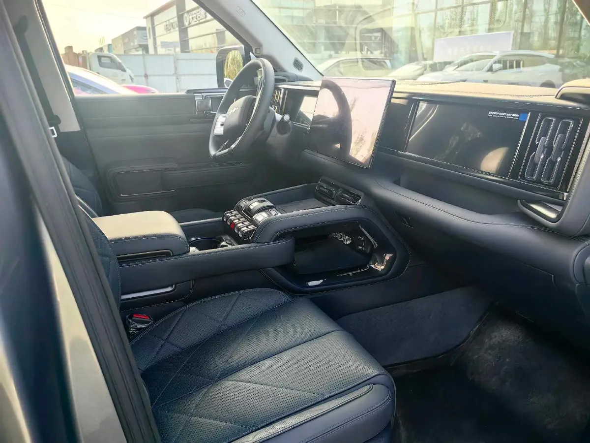 2025 FangChengBao Bao 5 1.5T 194HP L4 E-CVT PHEV 31.8KWH,autocango,china used car exporter,china ev exporter,chinese used car exporter,chinese used ev exporter