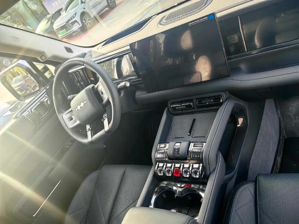 2025 FangChengBao Bao 5 1.5T 194HP L4 E-CVT PHEV 31.8KWH,autocango,china used car exporter,china ev exporter,chinese used car exporter,chinese used ev exporter