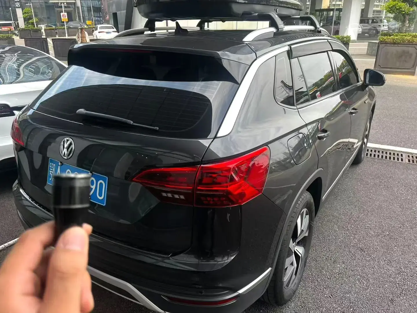 2022 VOLKSWAGEN TAYRON thumbnail 2