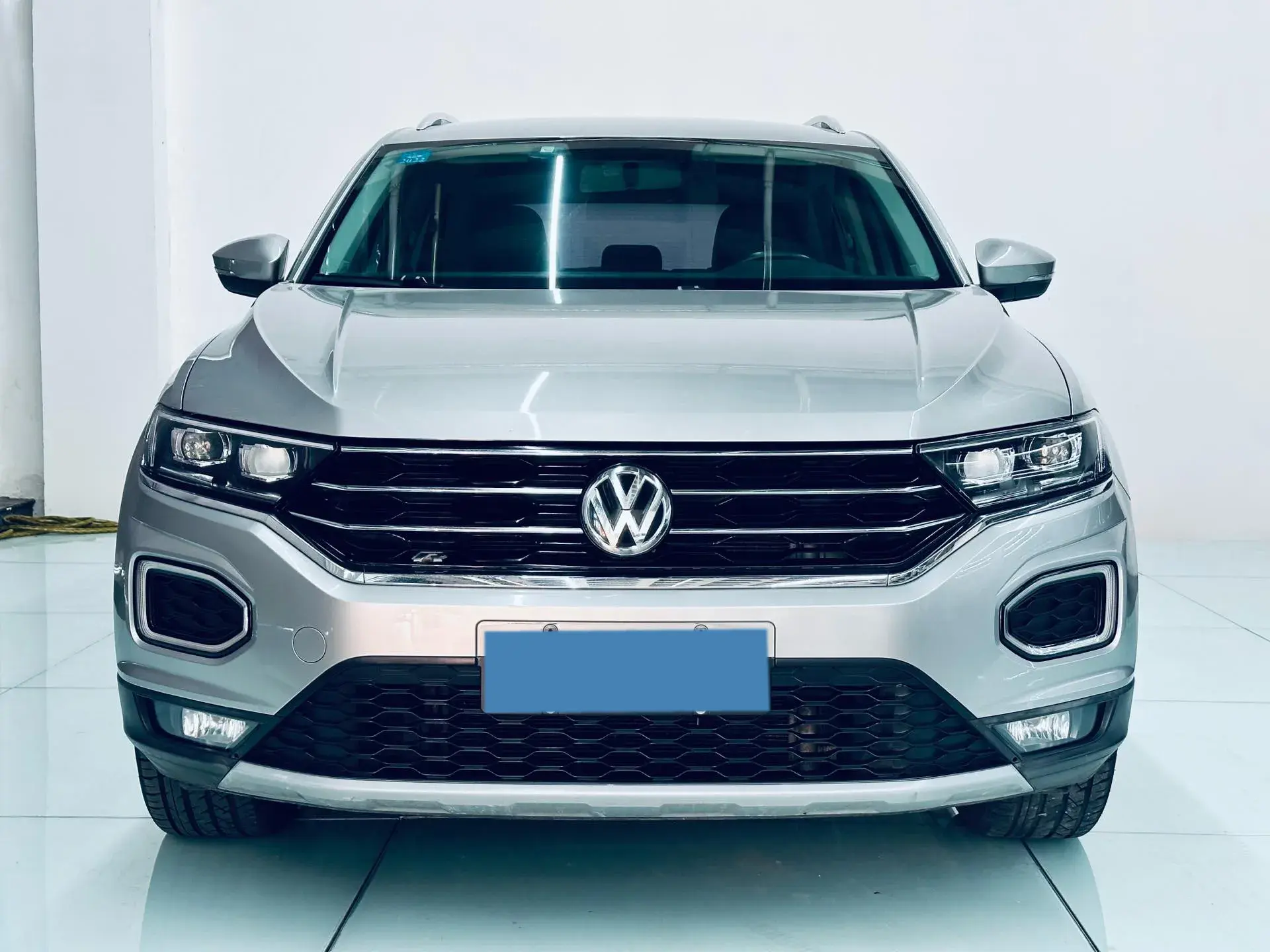 2018 VOLKSWAGEN T-ROC thumbnail 2