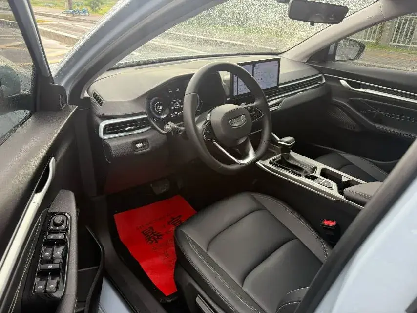 2025 GEELY EMGRAND thumbnail 3