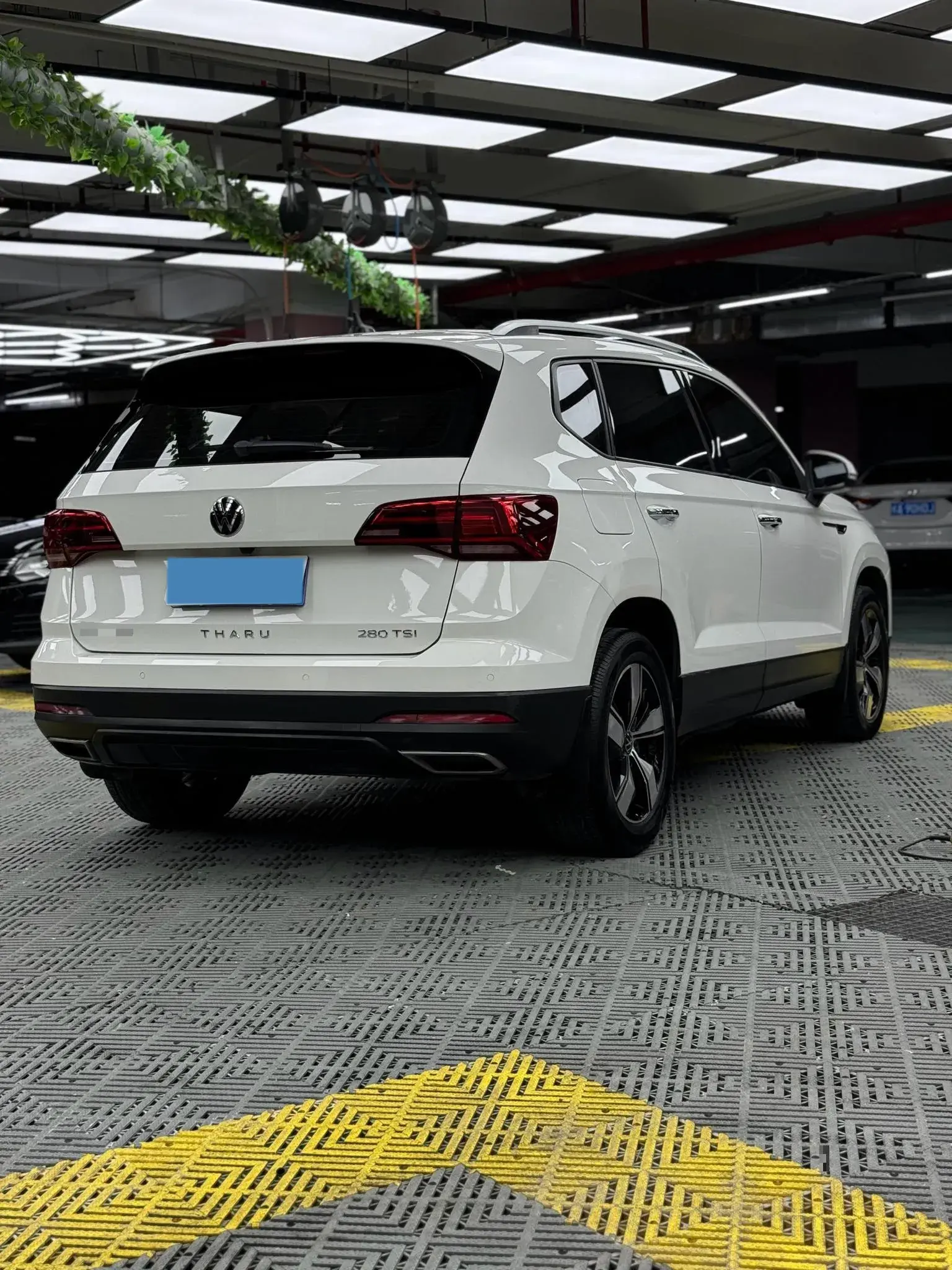 2021 VOLKSWAGEN THARU thumbnail 4