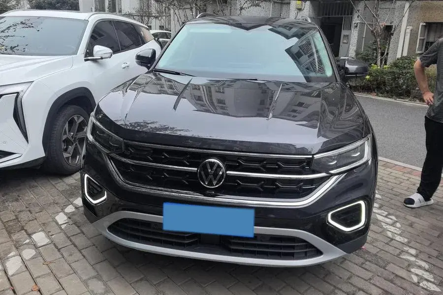 2025 VOLKSWAGEN TAYRON thumbnail 2