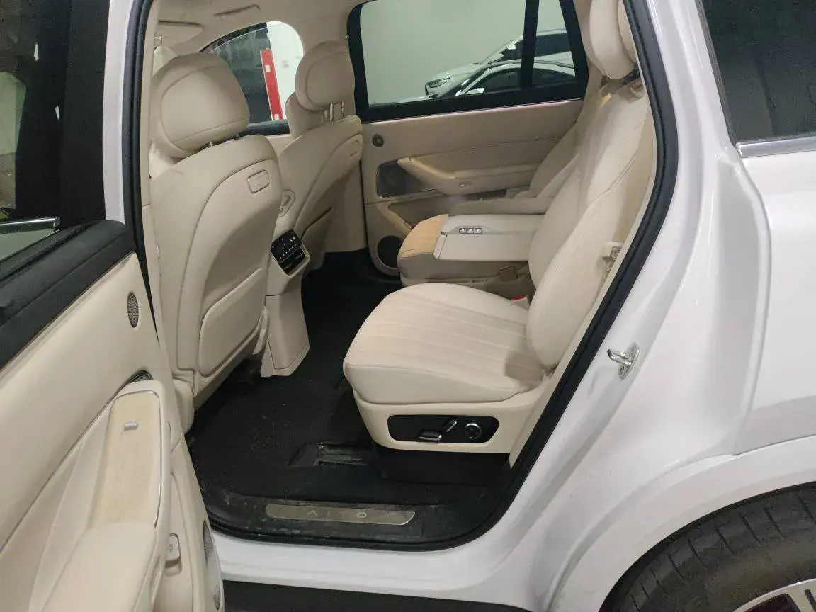 2025 AITO AITO thumbnail 4