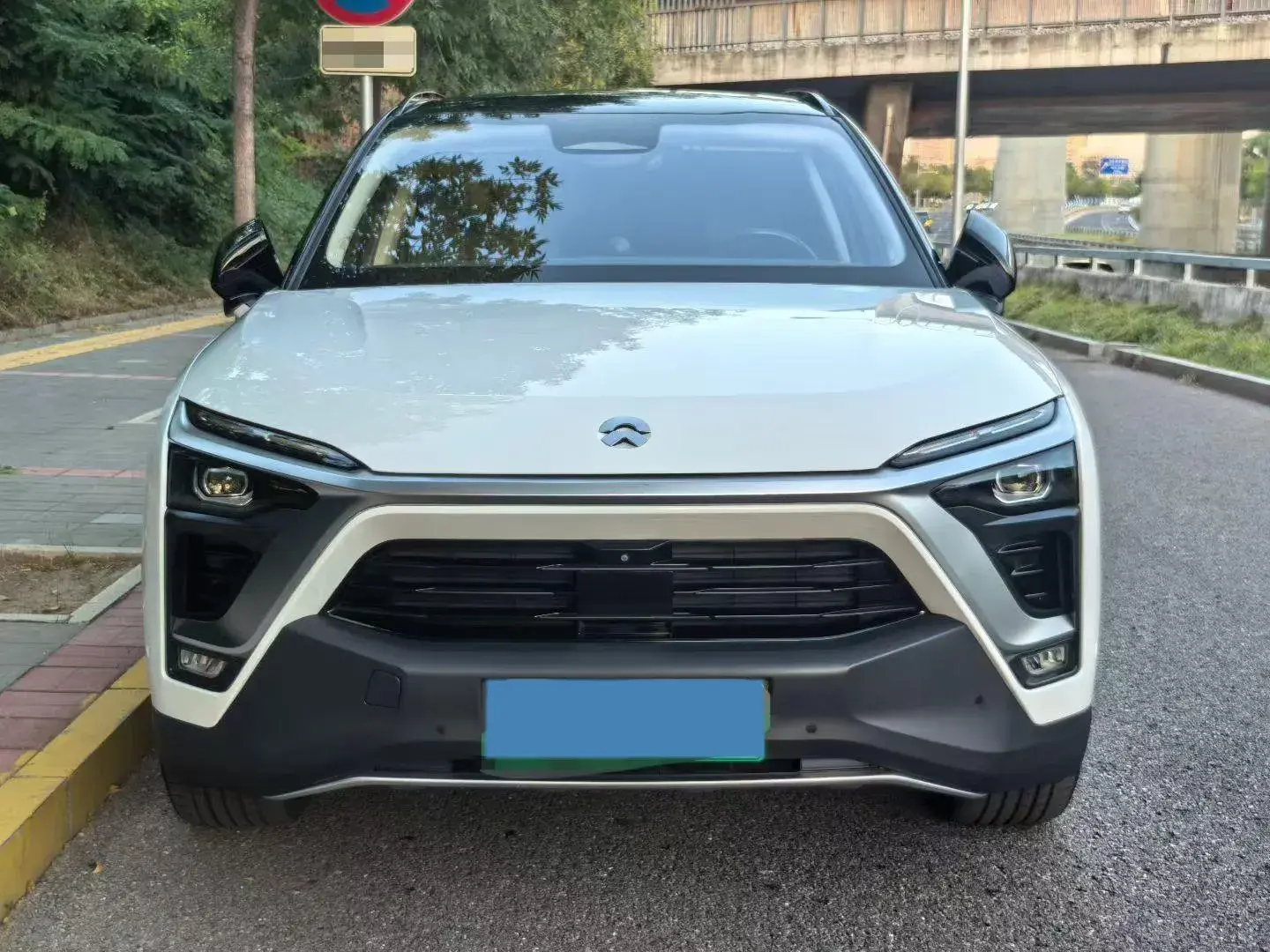 2018 NIO ES8 thumbnail 2