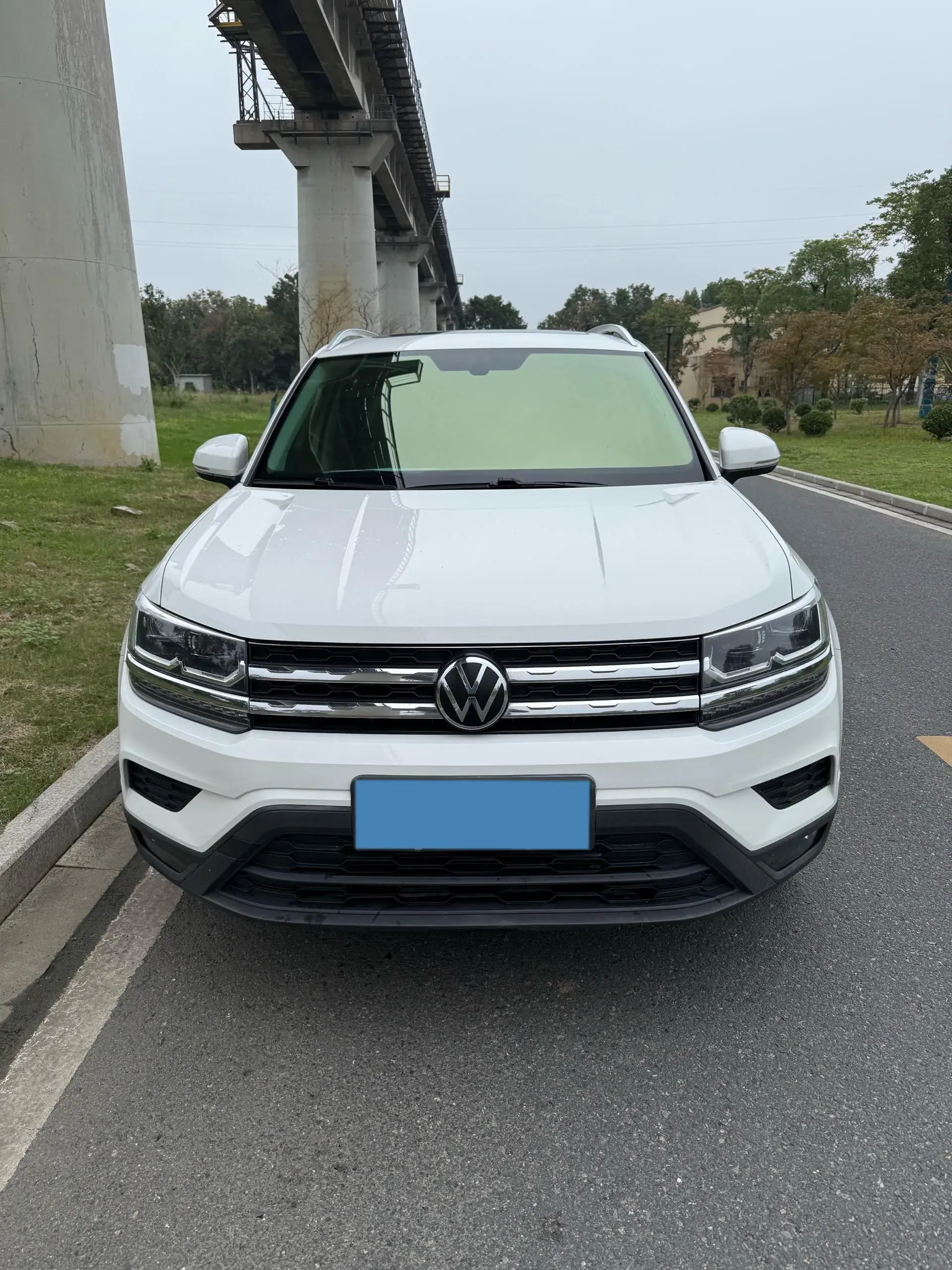 2021 VOLKSWAGEN THARU thumbnail 2