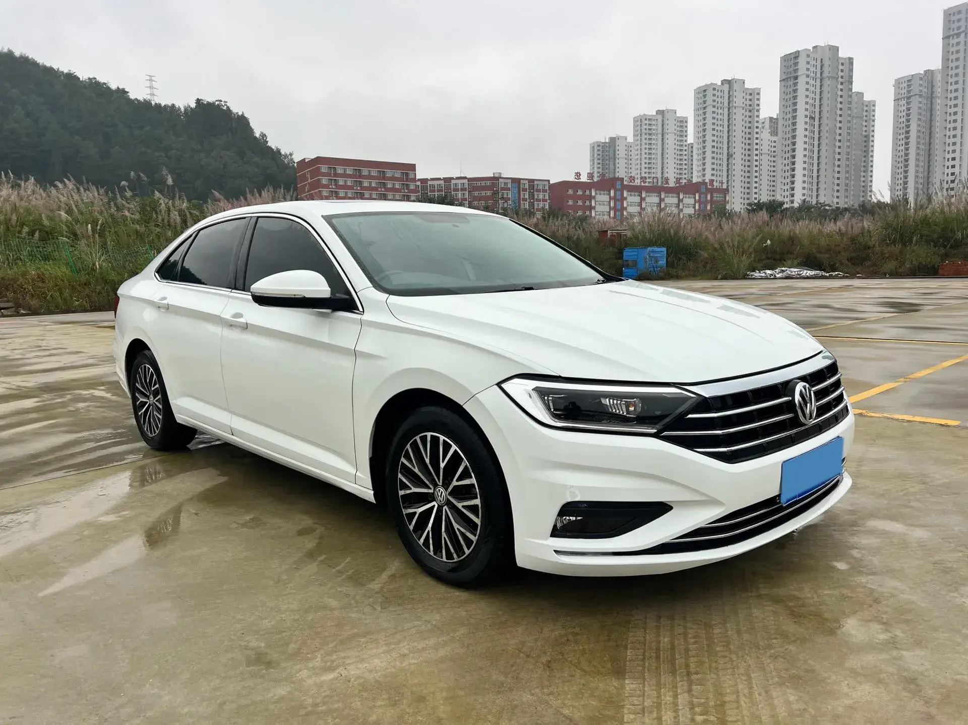 2019 VOLKSWAGEN SAGITAR thumbnail 3