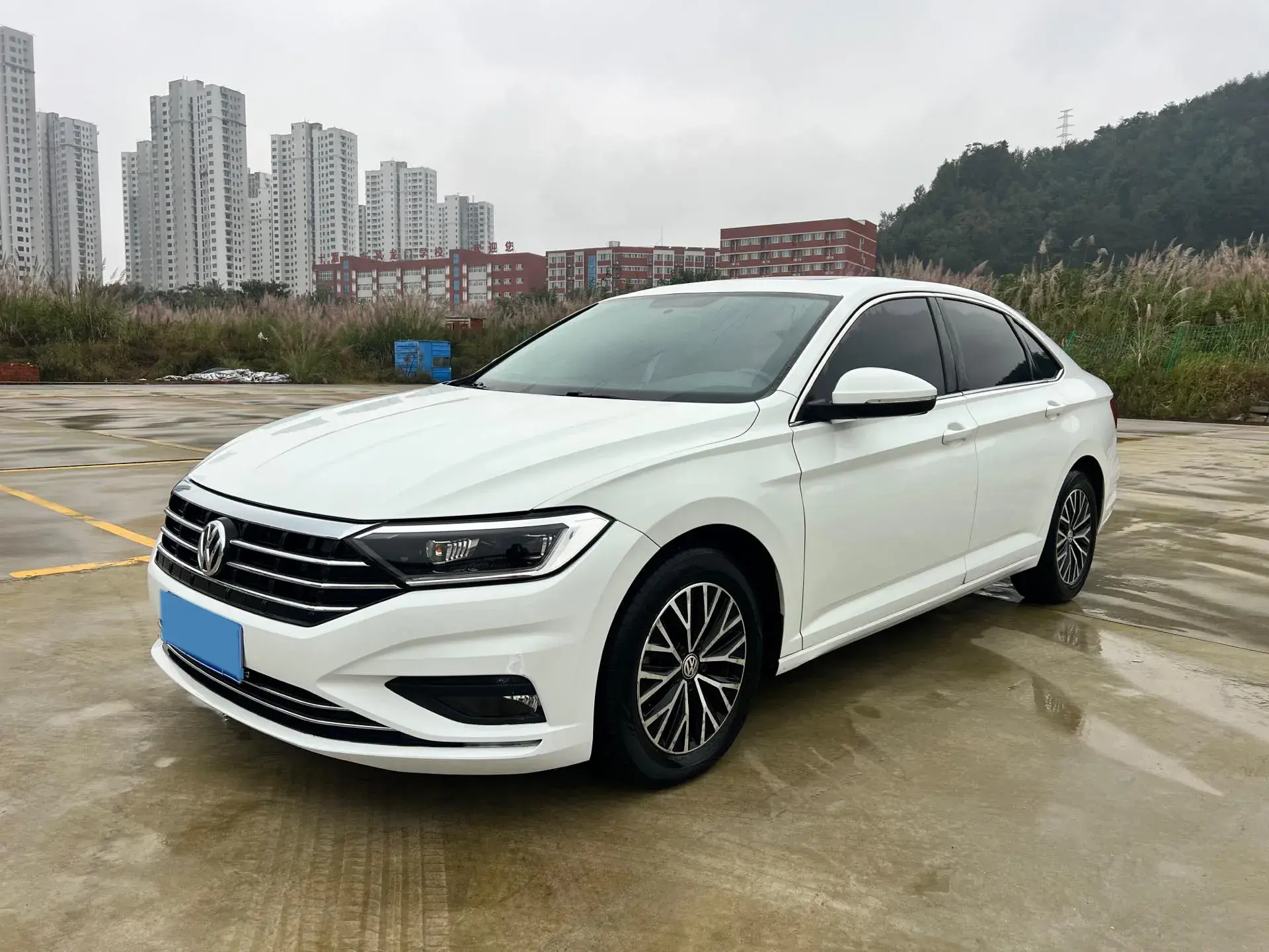 2019 VOLKSWAGEN SAGITAR view 1