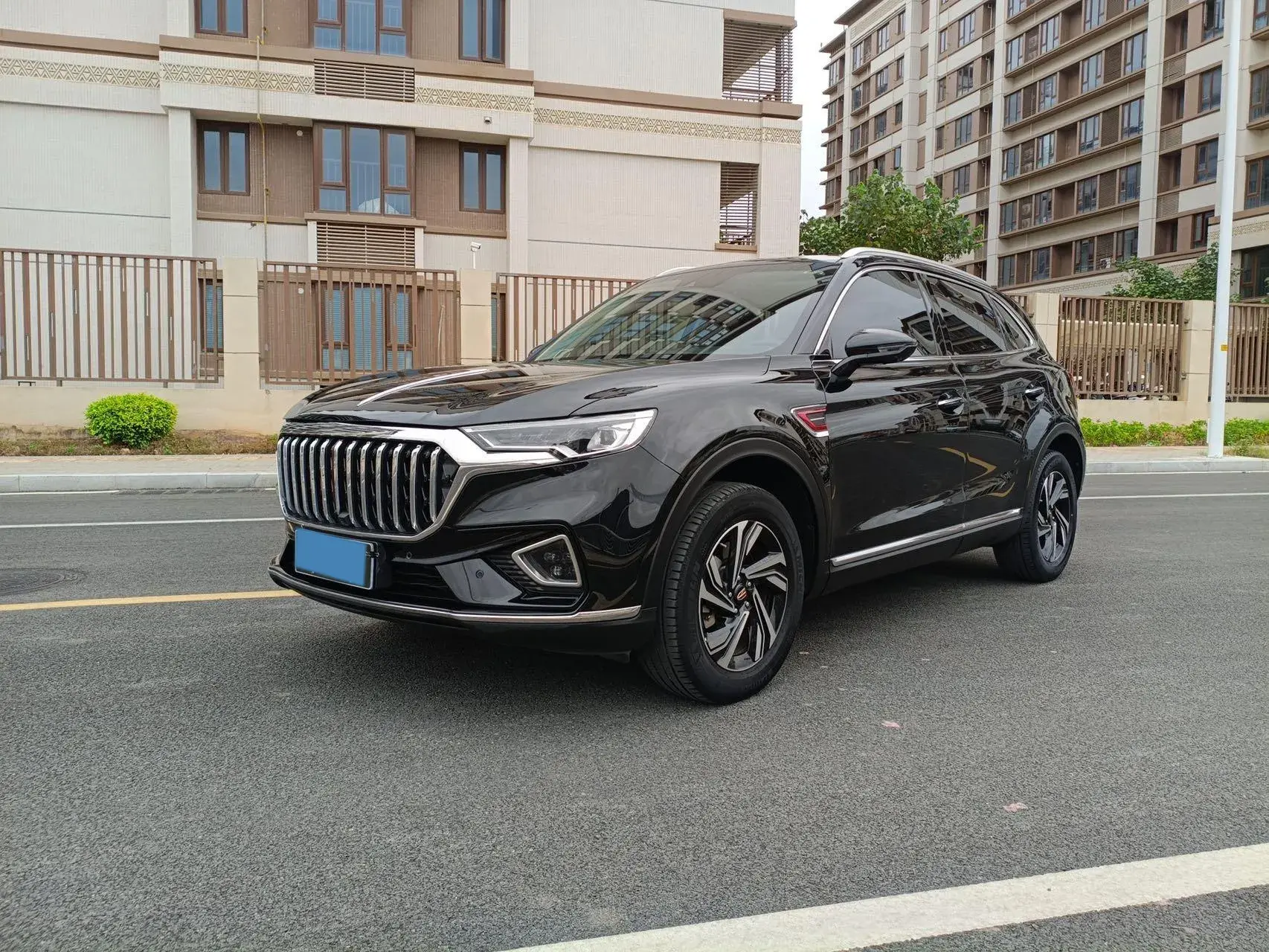 2022 HONGQI HS5 view 1