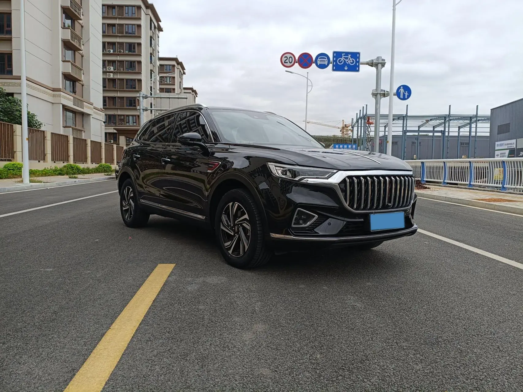 2022 HONGQI HS5 thumbnail 3