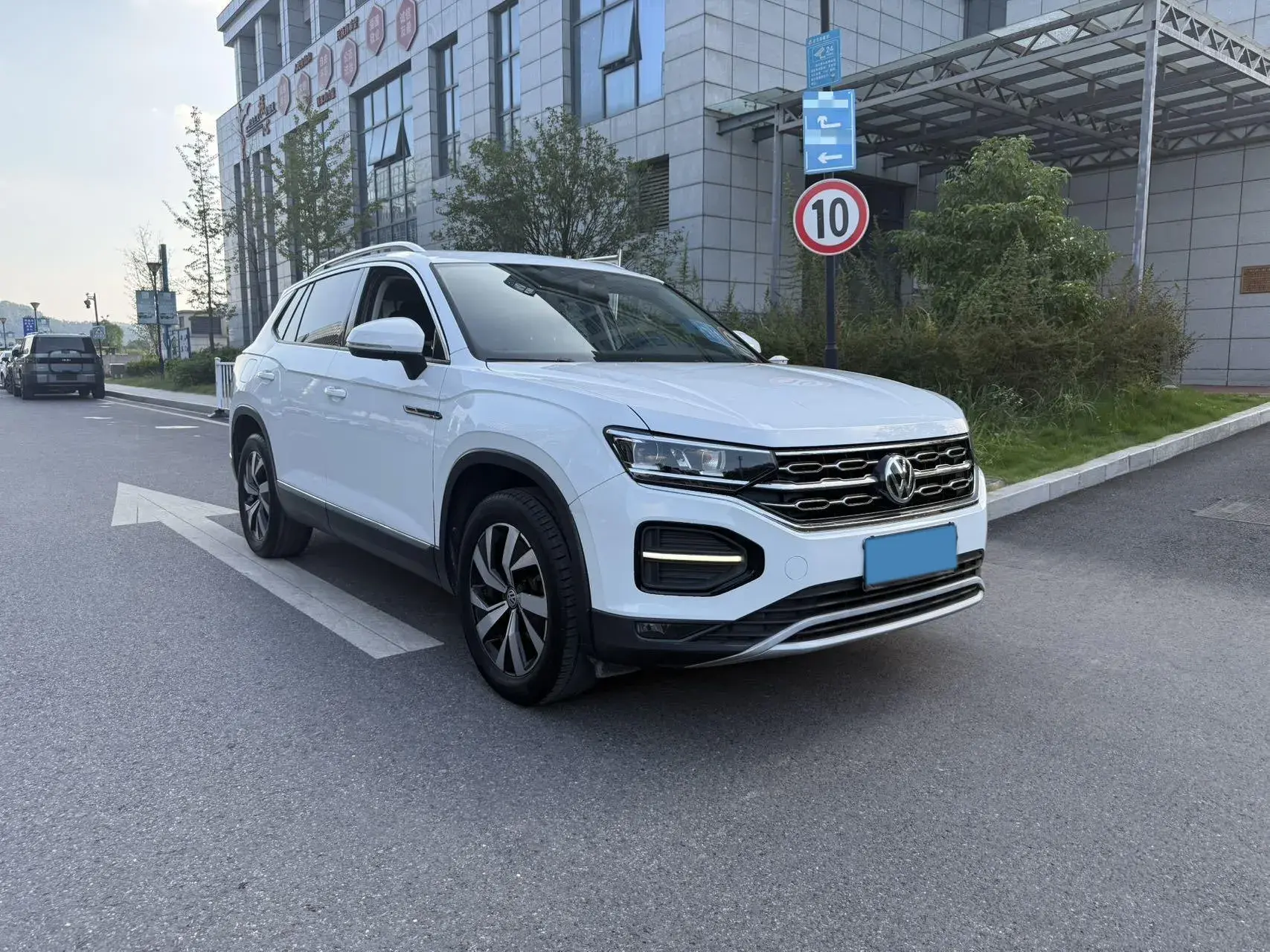 2020 VOLKSWAGEN TAYRON thumbnail 3