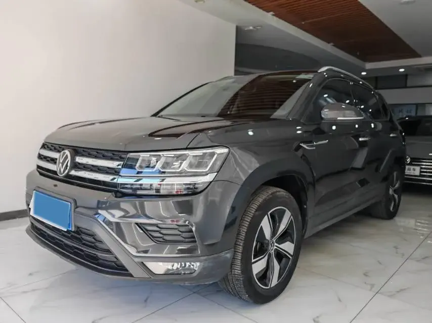 2022 VOLKSWAGEN THARU view 1