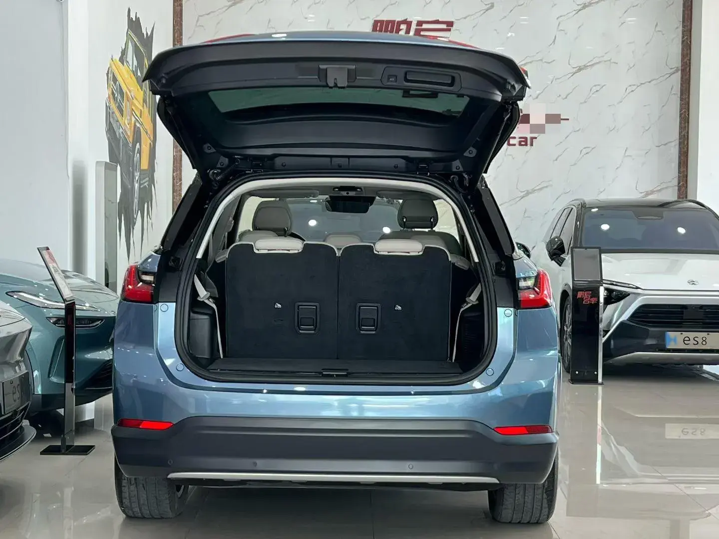 2018 NIO ES8 thumbnail 4