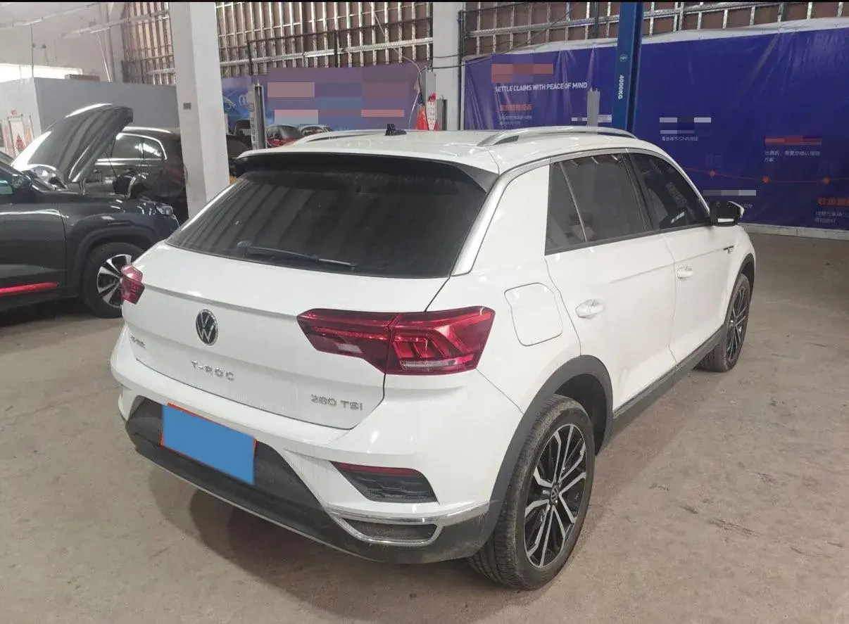 2021 VOLKSWAGEN T-ROC thumbnail 3