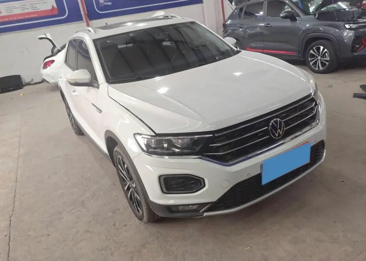 2021 VOLKSWAGEN T-ROC thumbnail 2