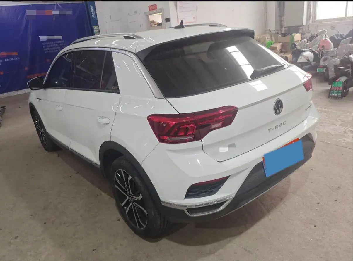 2021 VOLKSWAGEN T-ROC thumbnail 4