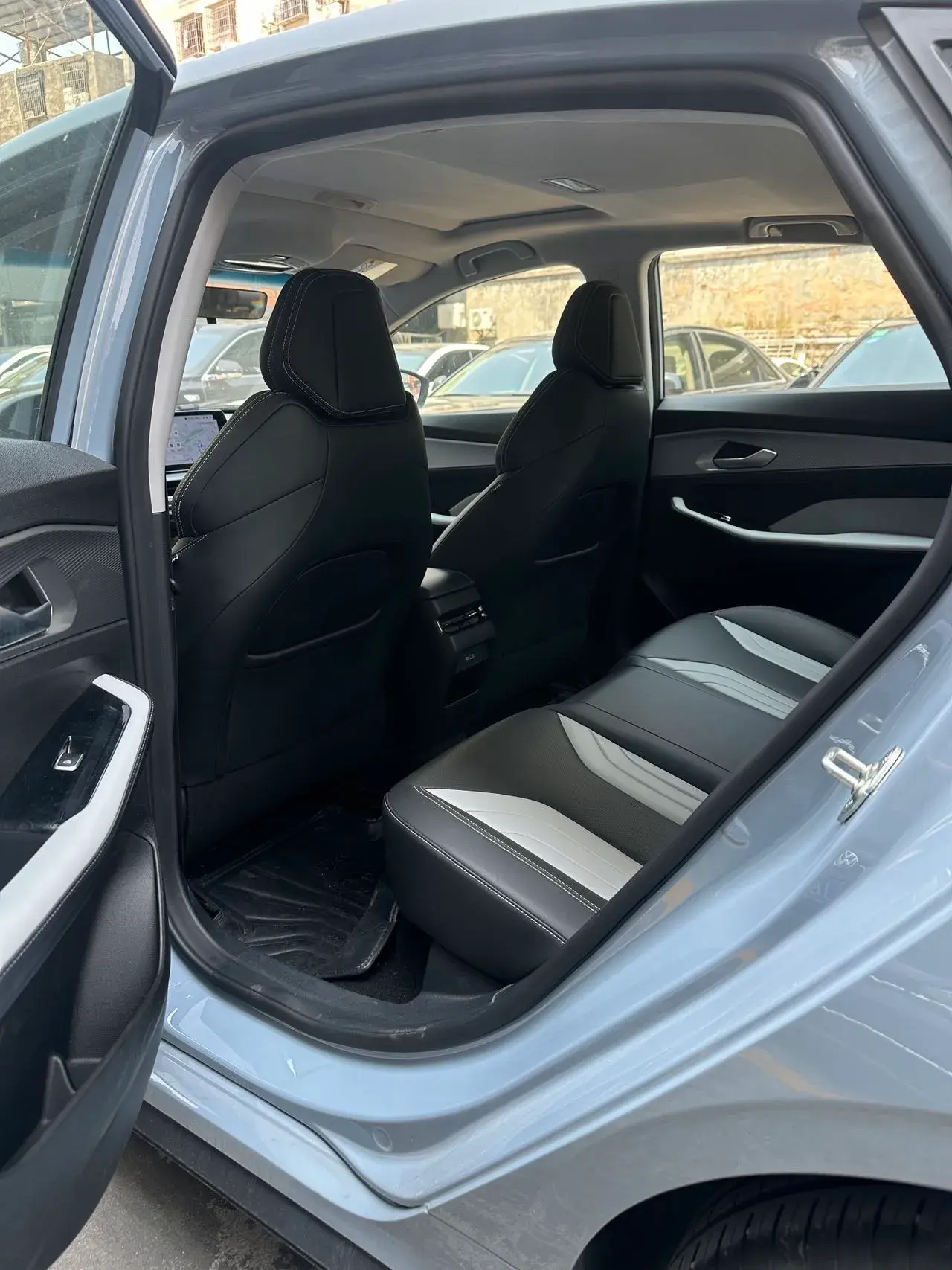 2024 GEELY BINRAY thumbnail 4