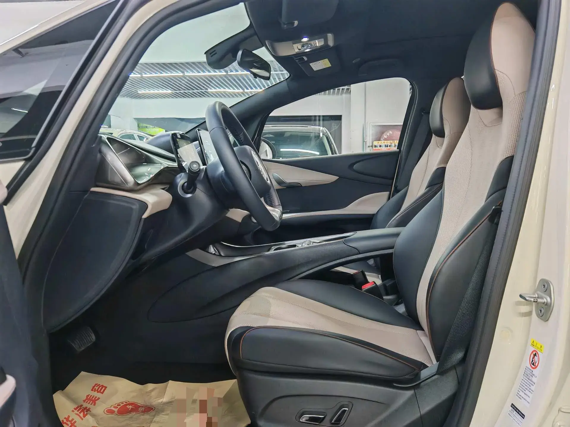 2023 BYD DOLPHIN thumbnail 3