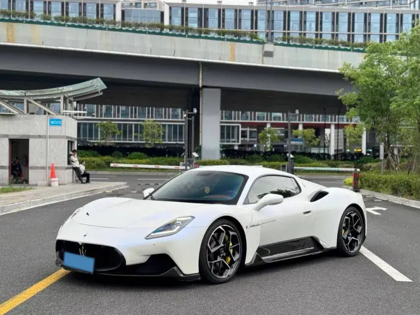 2020 MASERATI MC20 view 1