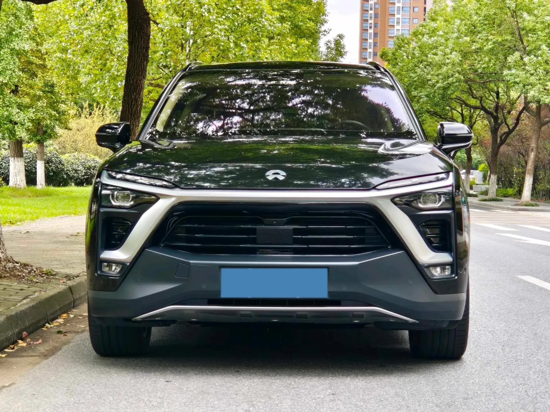 2018 NIO ES8 thumbnail 2