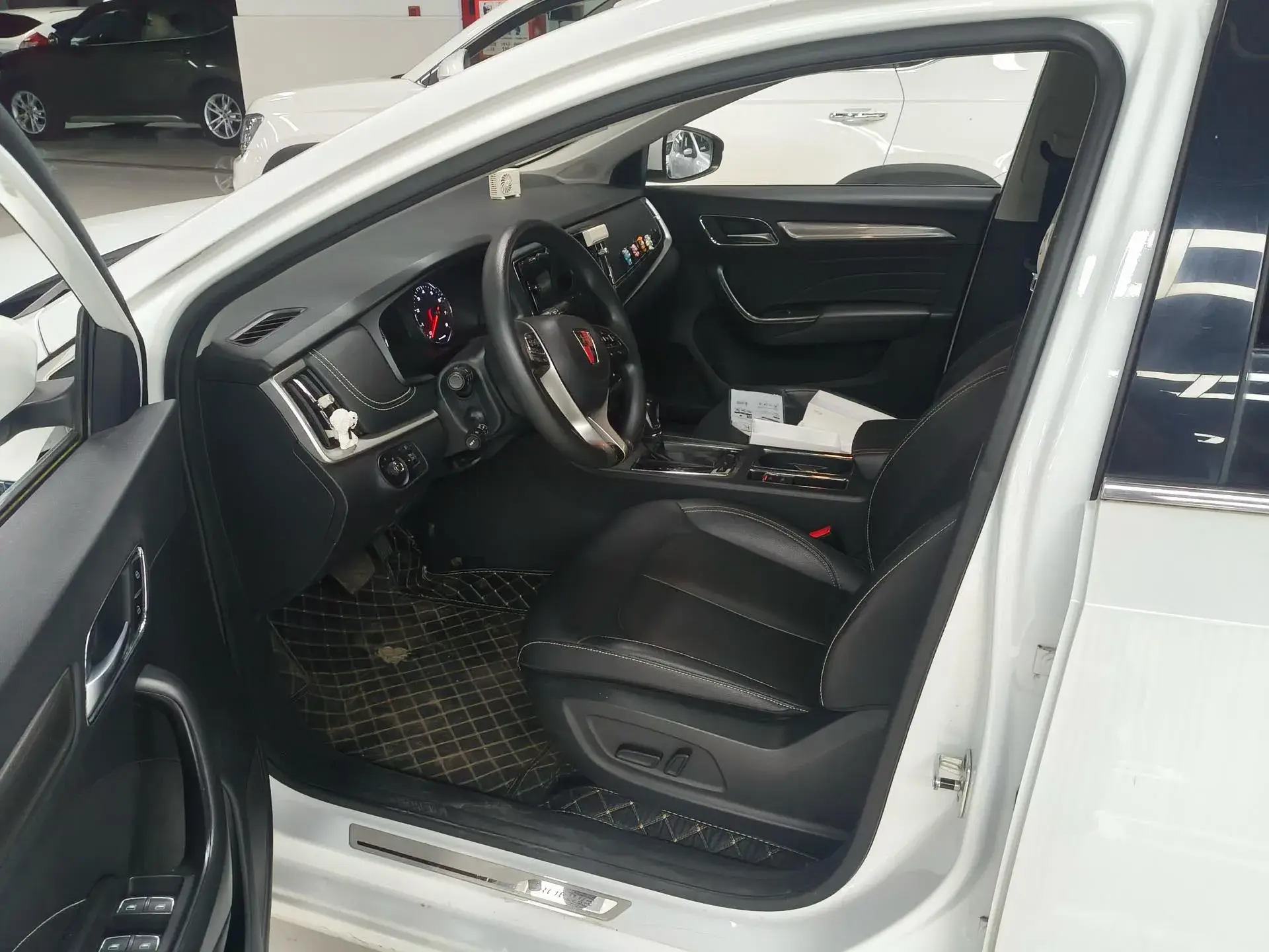 2020 ROEWE I6 thumbnail 2