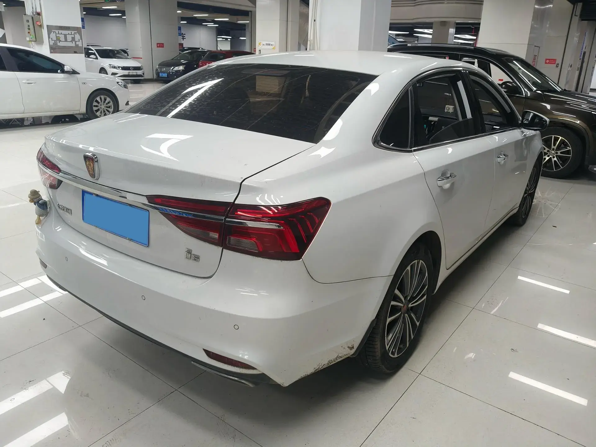 2020 ROEWE I6 thumbnail 3