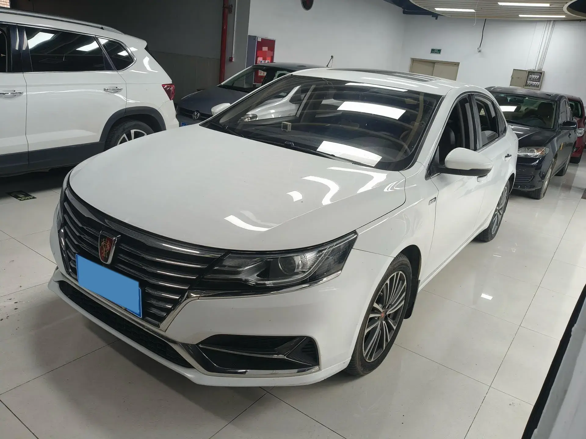 2020 ROEWE I6 view 1