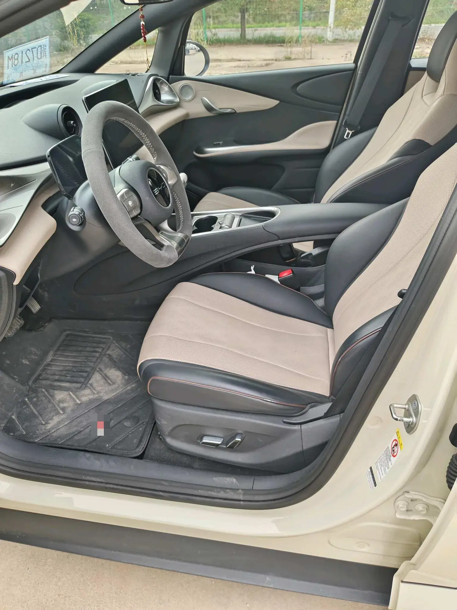 2023 BYD DOLPHIN thumbnail 4