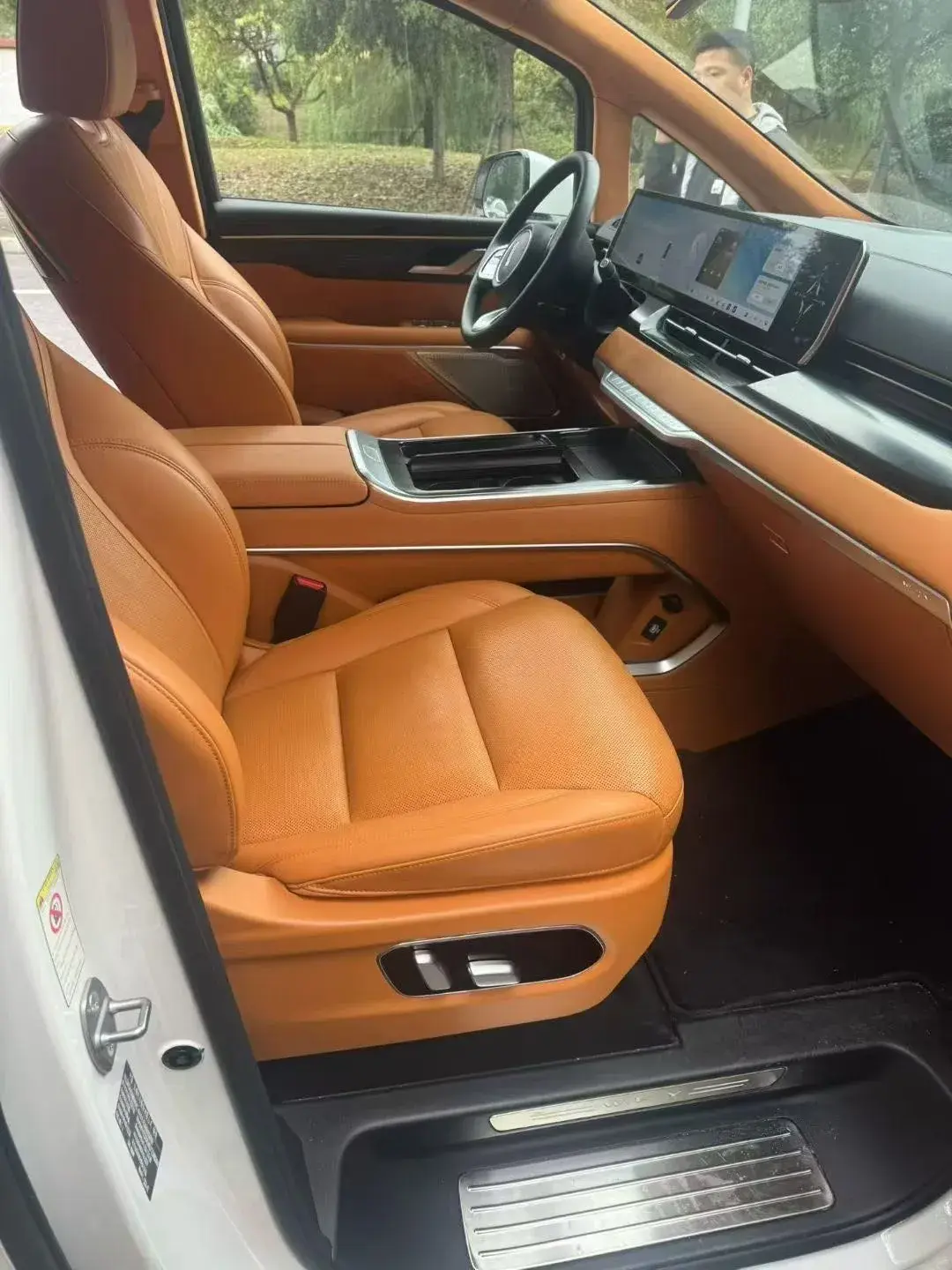 2024 HONGQI HQ9 thumbnail 4