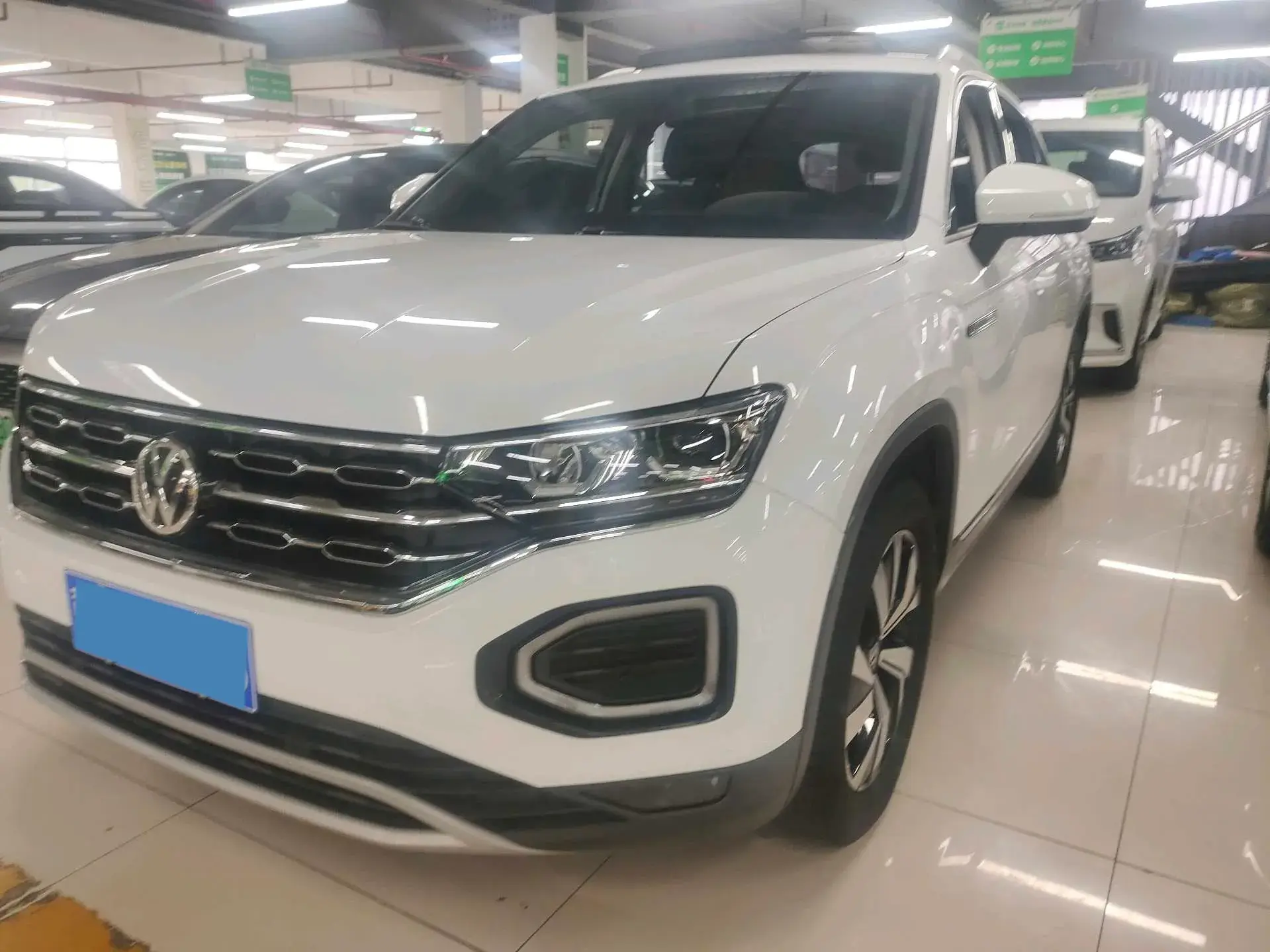 2020 VOLKSWAGEN TAYRON view 1
