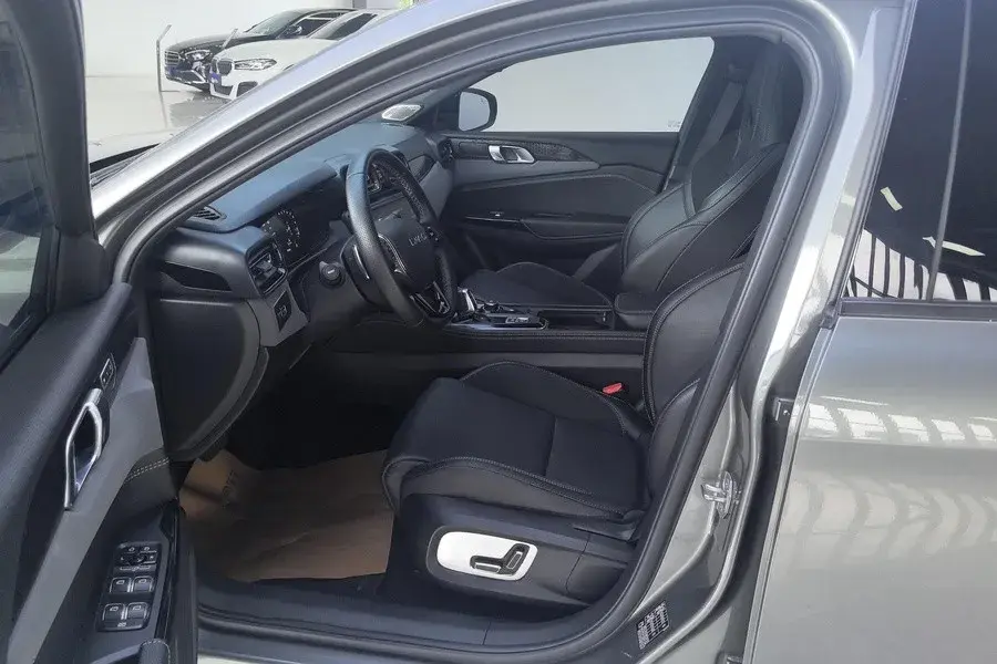 2021 LYNK&CO 03 thumbnail 2