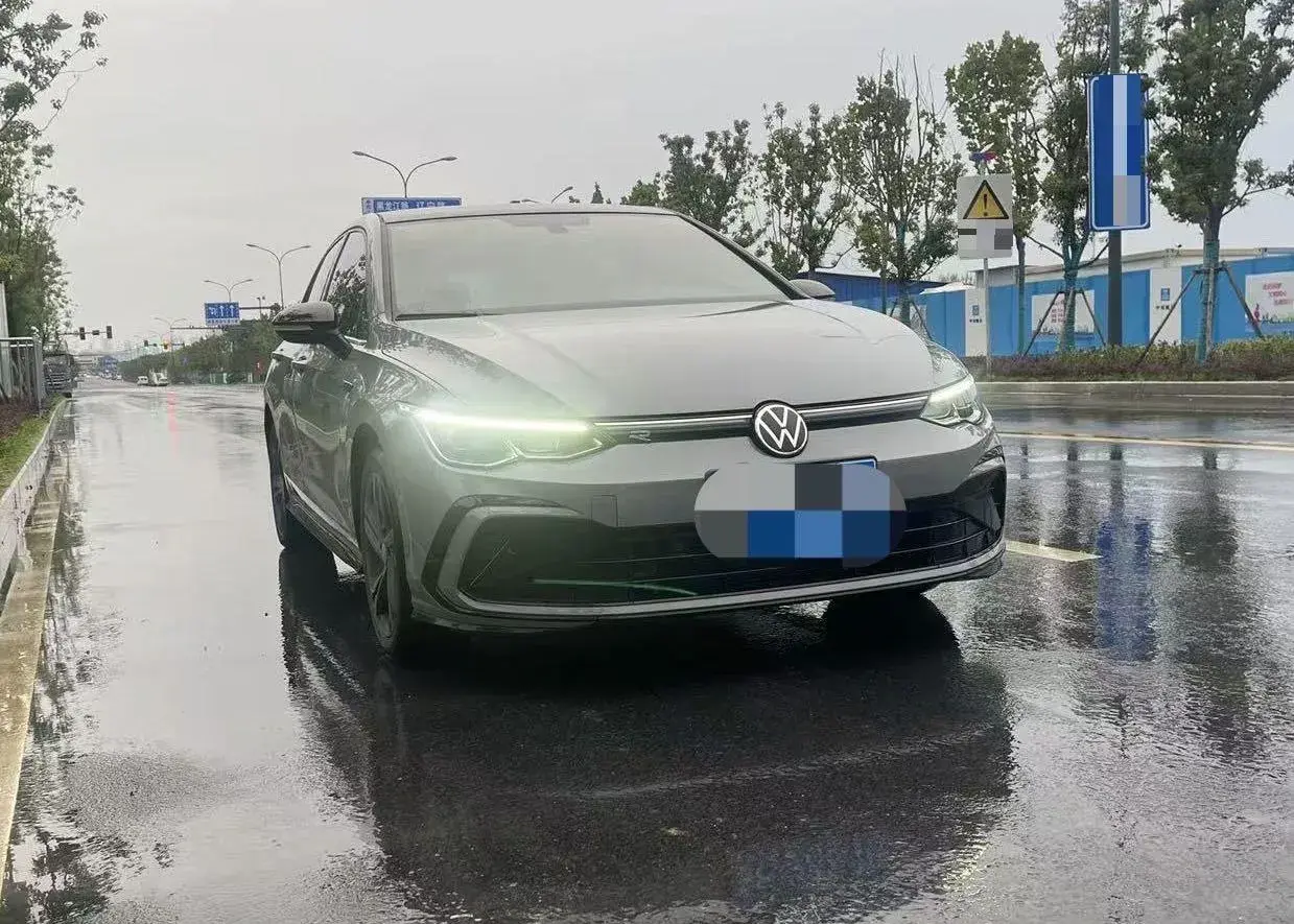 2023 VOLKSWAGEN GOLF thumbnail 3