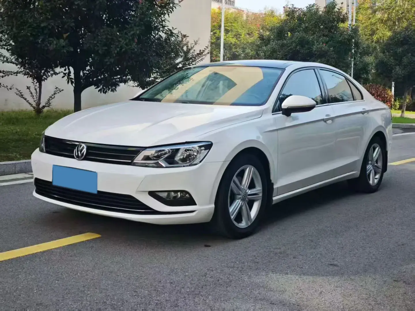 2018 VOLKSWAGEN LAMANDO view 1