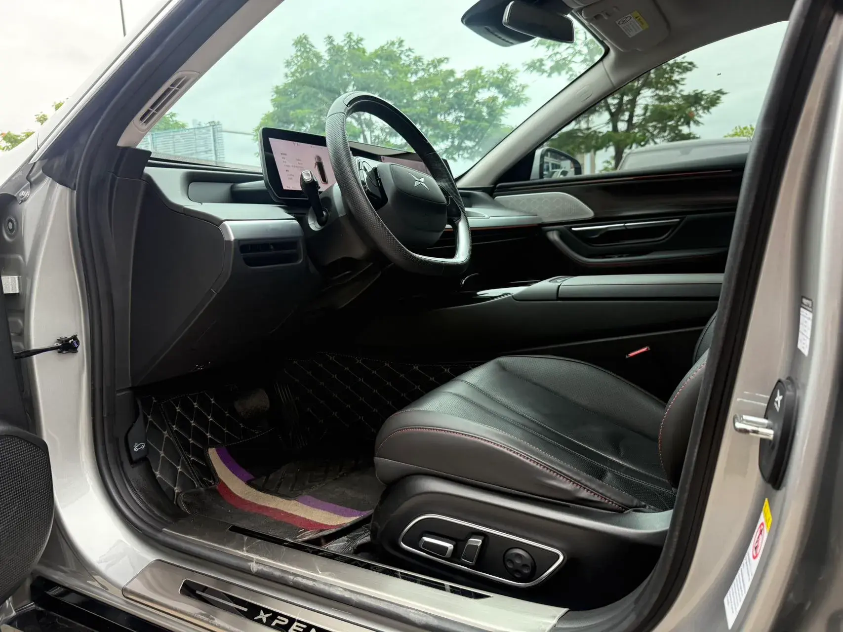 2022 XPENG P7 thumbnail 4