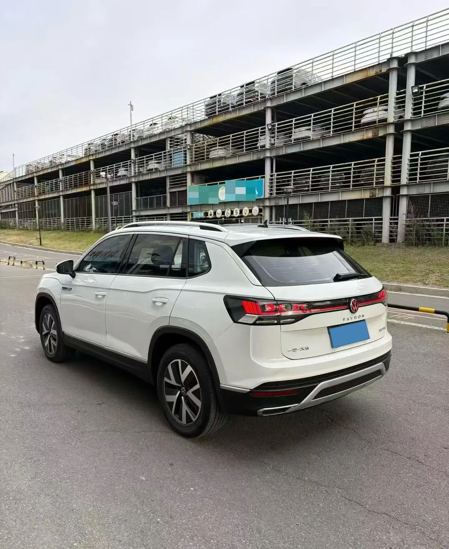 2023 VOLKSWAGEN TAYRON thumbnail 4