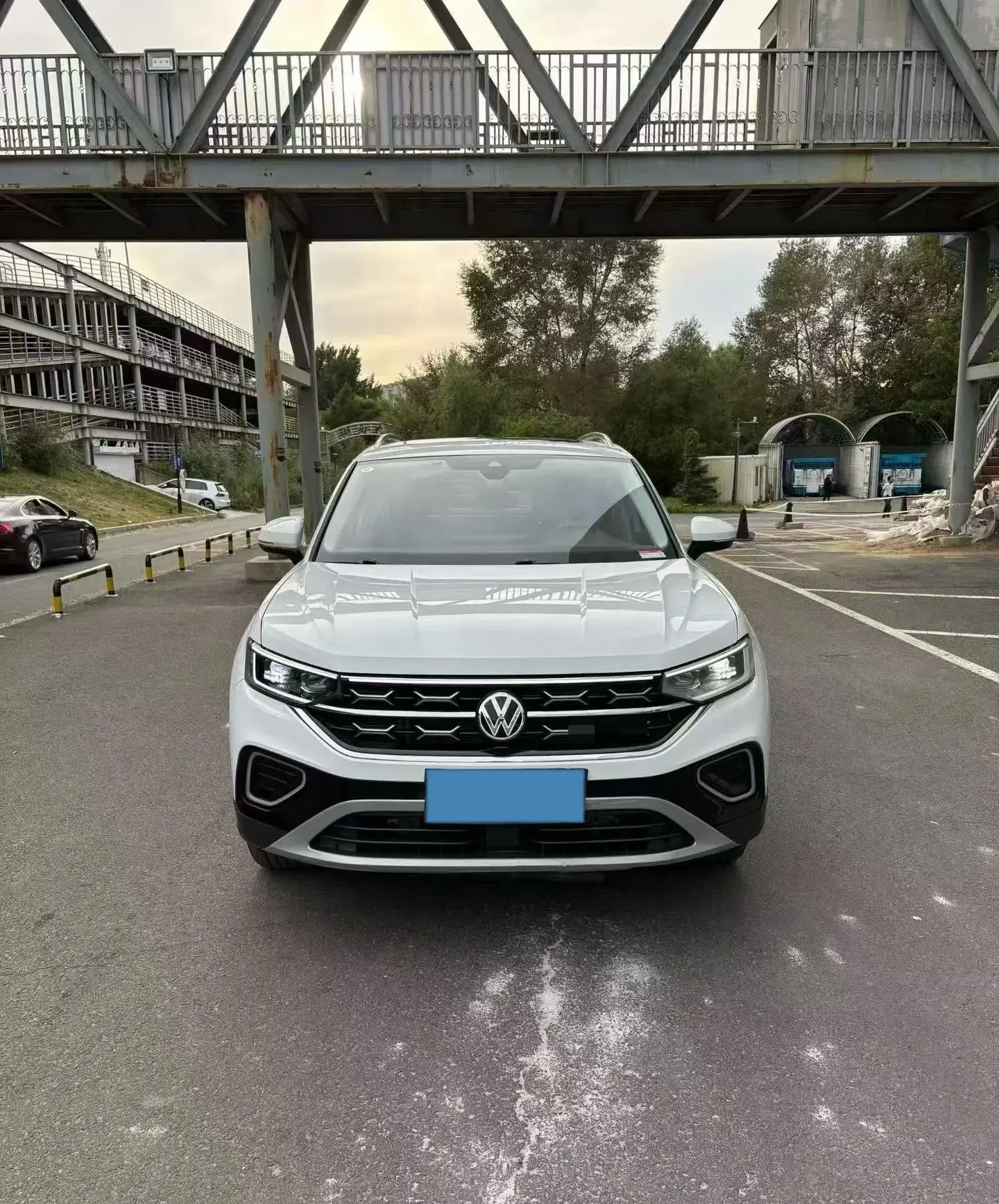 2023 VOLKSWAGEN TAYRON thumbnail 2