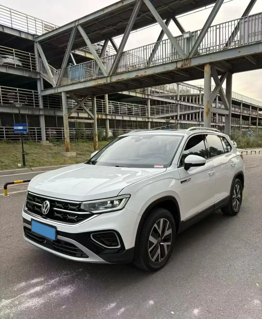 2023 VOLKSWAGEN TAYRON view 1