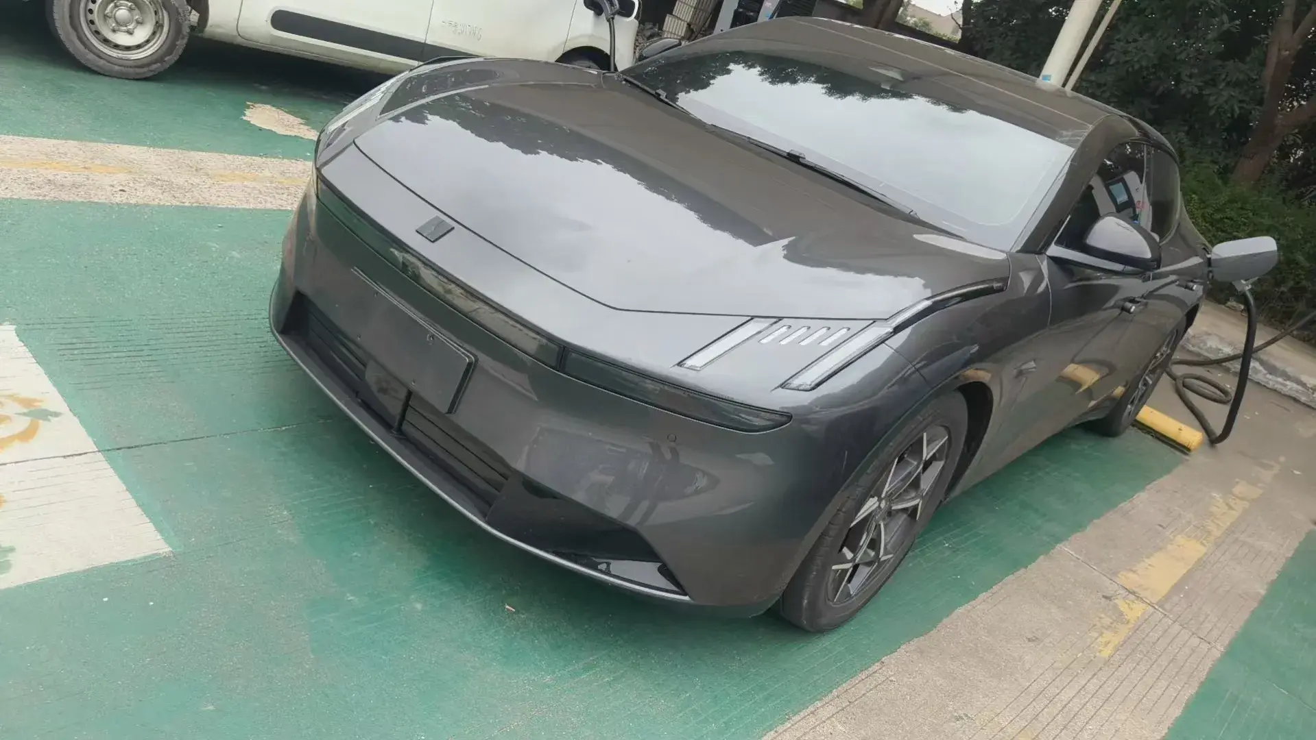 2025 LYNK&CO Z10 view 1