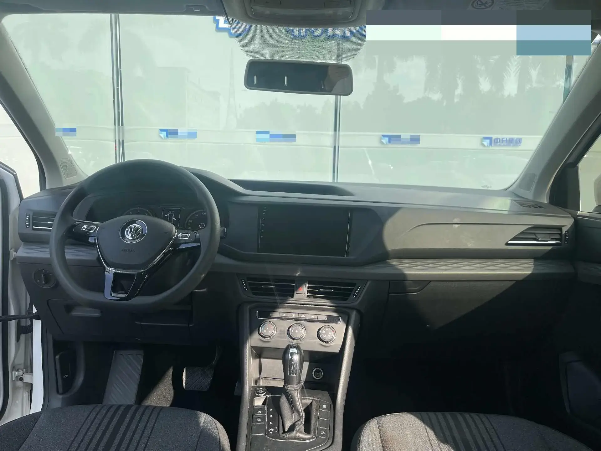 2019 VOLKSWAGEN THARU thumbnail 4