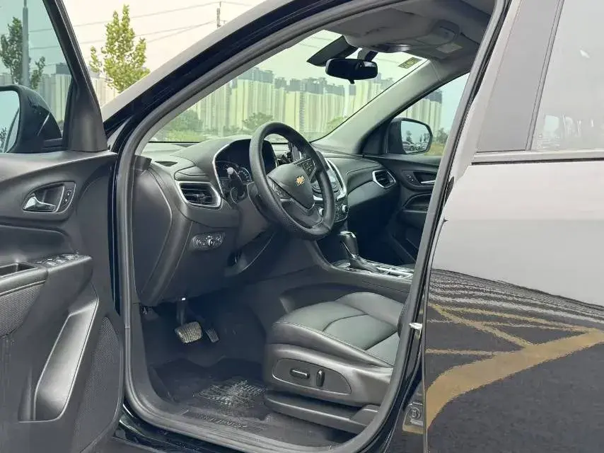 2019 CHEVROLET EQUINOX thumbnail 4