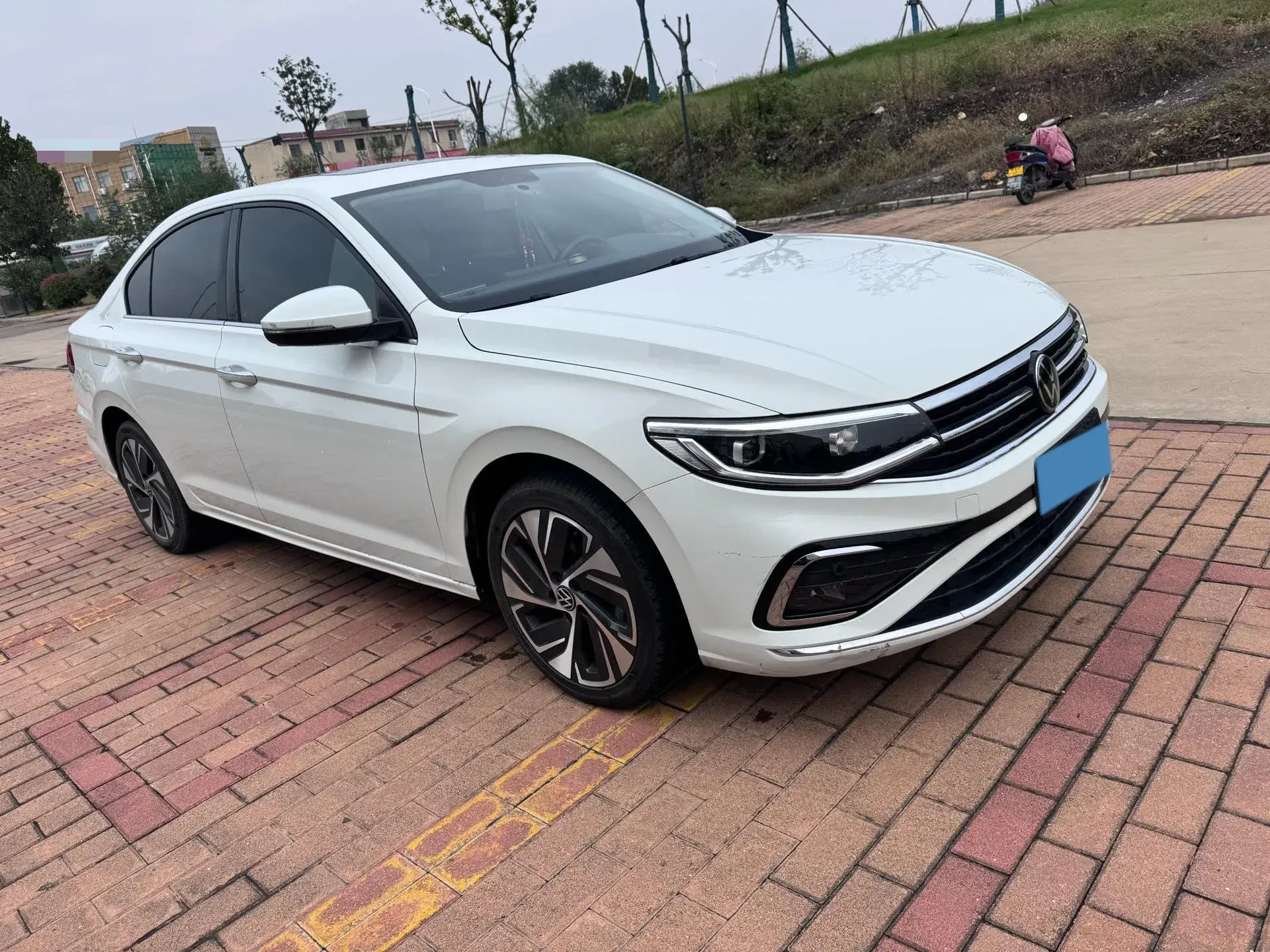 2023 VOLKSWAGEN BORA thumbnail 2