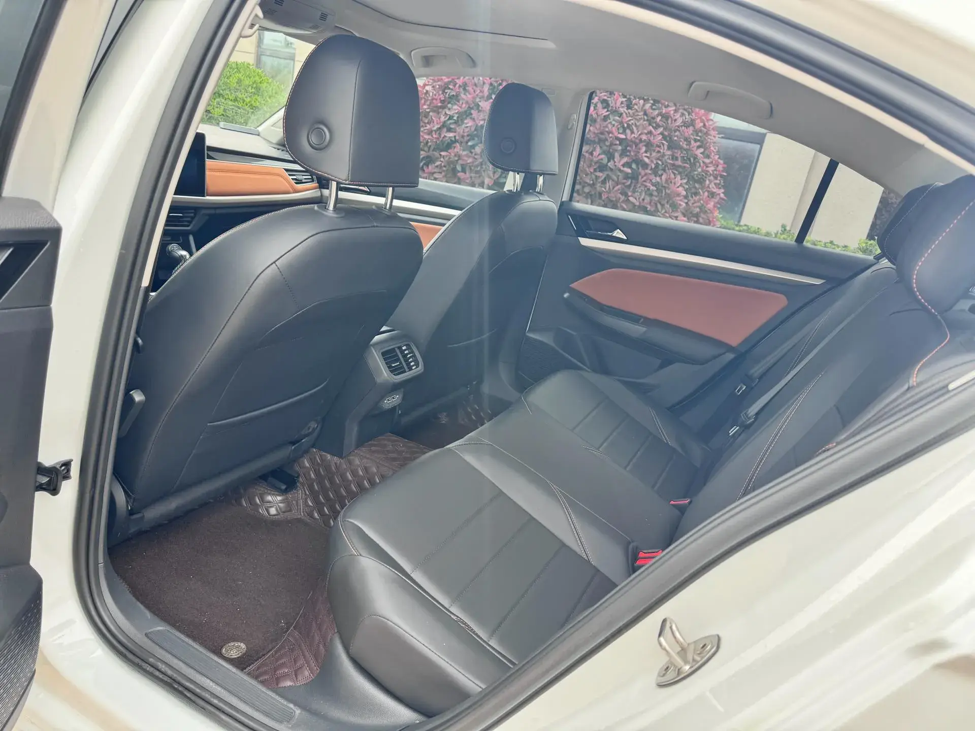 2023 VOLKSWAGEN BORA thumbnail 4