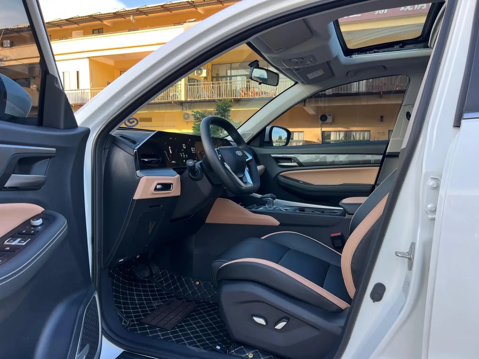 2024 GEELY OKAVANGOPRO thumbnail 4