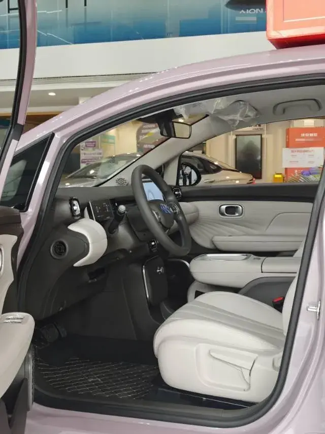 2025 AION AION thumbnail 4