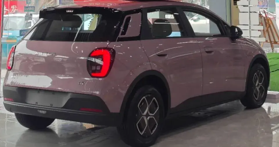 2025 AION AION thumbnail 3