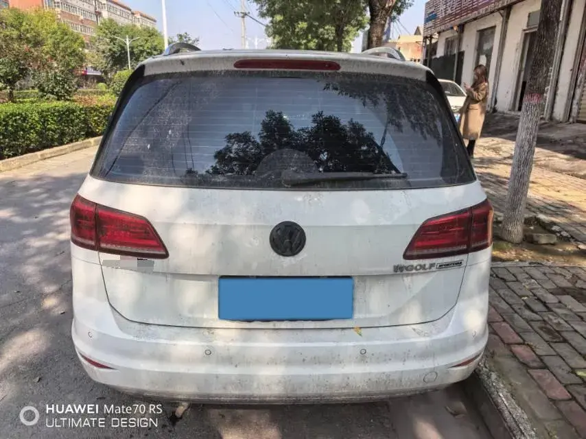 2018 VOLKSWAGEN GOLF thumbnail 3