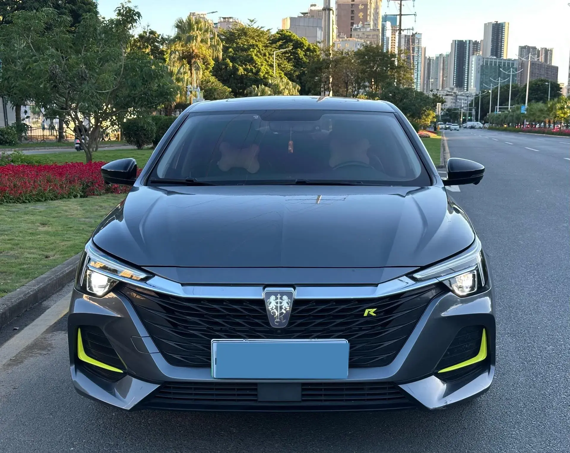 2020 ROEWE I6 thumbnail 2